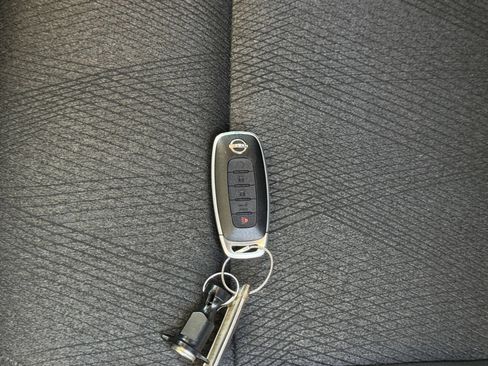 Used 2025 Nissan Rogue SV AWD/4WD image 21