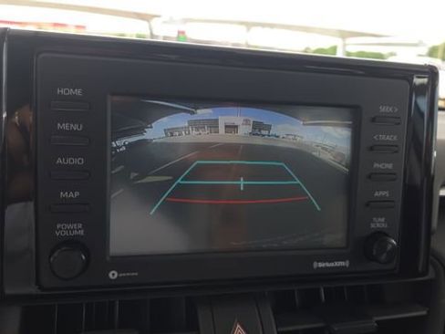 Used 2021 Toyota RAV4 XLE w/ Convenience Package FWD image 21