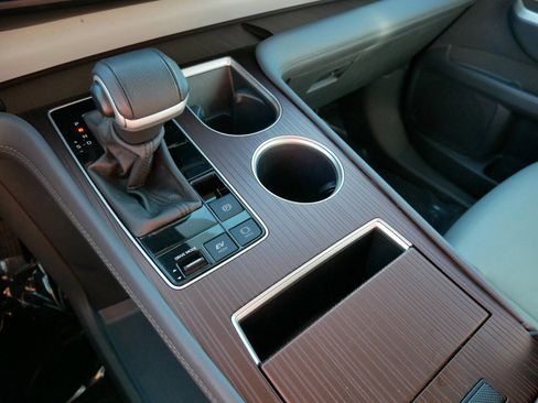 Used 2024 Toyota Sienna XLE image 32