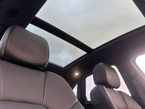 Used 2024 Porsche Macan image 17