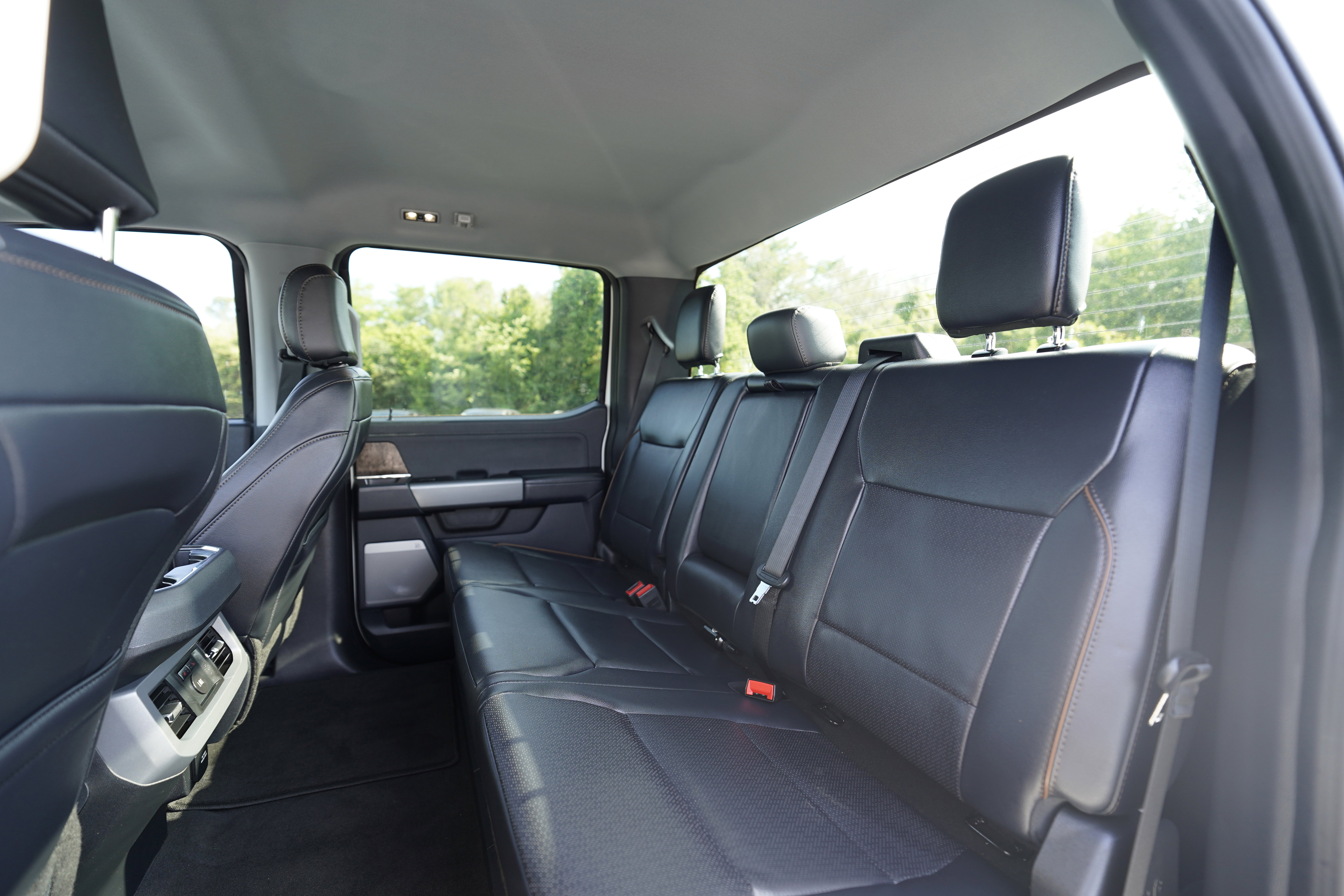 Used 2025 Ford F350 Lariat w/ Black Appearance Package AWD/4WD image 9