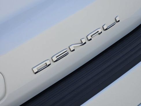 Used 2021 GMC Yukon Denali AWD/4WD image 12