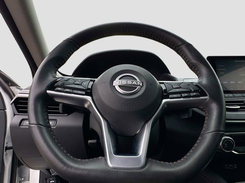 Used 2024 Nissan Altima 2.5 SR image 10