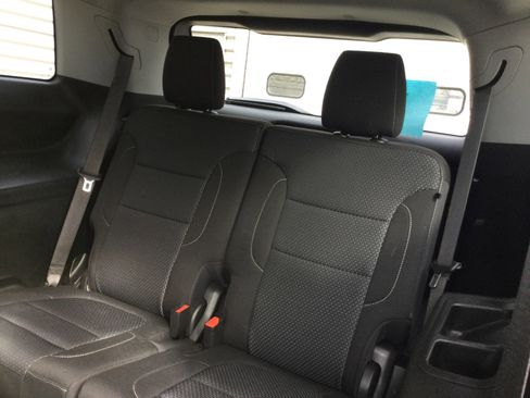 Used 2021 GMC Acadia SLE w/ Driver Convenience Package image 6