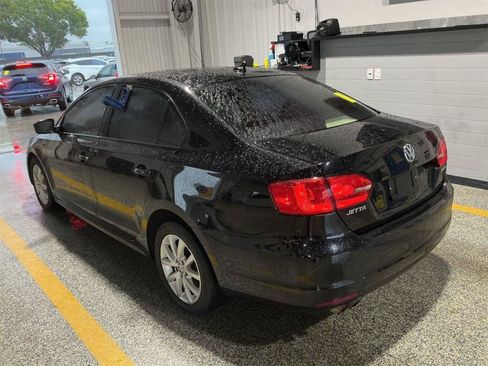 Used 2012 Volkswagen Jetta SE FWD image 4