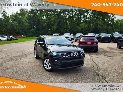 Used 2024 Jeep Compass Latitude AWD/4WD image 1