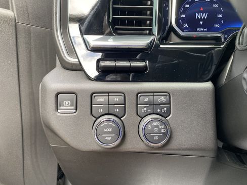 Used 2025 Chevrolet Silverado 1500 High Country w/ Technology Package AWD/4WD image 18