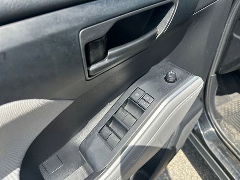 Used 2022 Toyota Highlander LE AWD/4WD image 11