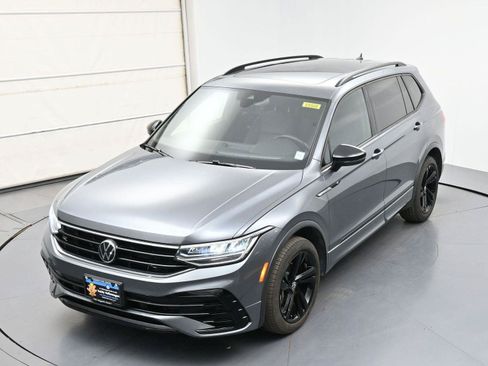 Certified 2023 Volkswagen Tiguan SE R-Line AWD/4WD image 34