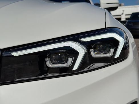 New 2026 BMW 330i xDrive Sedan w/ Premium Package image 9