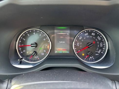 Used 2019 Toyota RAV4 XLE Premium image 8