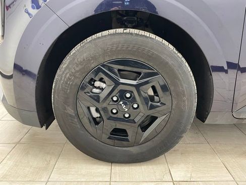 Used 2025 Kia Carnival image 6