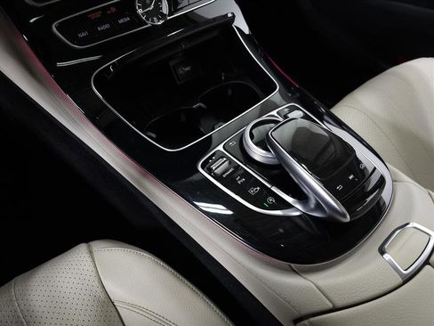 Used 2017 Mercedes-Benz E 300 E 300 4MATIC image 28