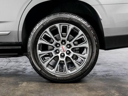 Used 2025 GMC Yukon Denali w/ Sun & Power Step Package image 16