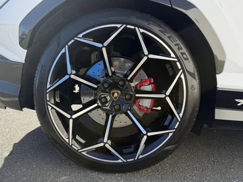 Used 2023 Lamborghini Urus Performante image 12