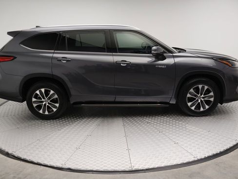 Used 2021 Toyota Highlander XLE FWD image 7