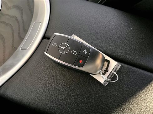 Used 2022 Mercedes-Benz GLC 300 4MATIC image 15