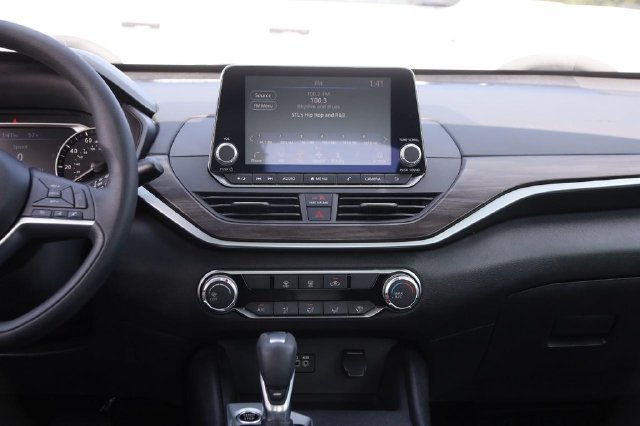 Certified 2025 Nissan Altima 2.5 SV FWD image 24