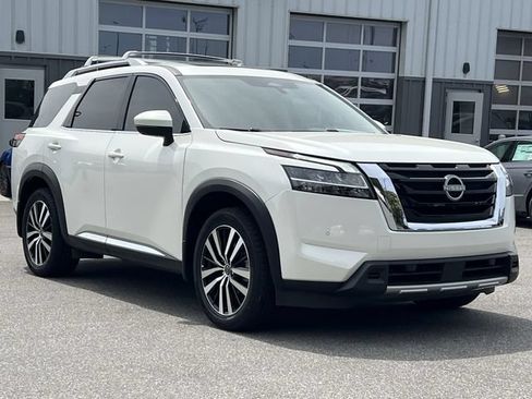 Used 2024 Nissan Pathfinder Platinum w/ Cargo Package AWD/4WD image 43