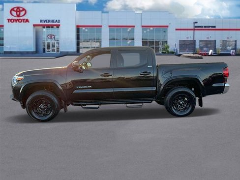 Certified 2022 Toyota Tacoma SR5 image 4