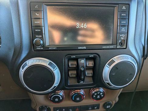 Used 2016 Jeep Wrangler Unlimited Rubicon w/ Connectivity Group image 13