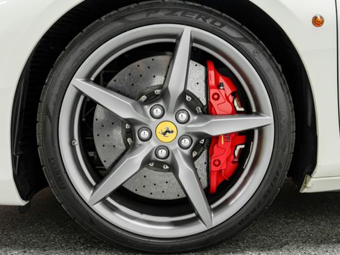Used 2018 Ferrari 488 Spider image 9