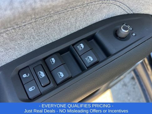 New 2026 Jeep Compass Latitude image 10