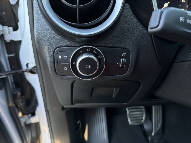 Used 2025 Alfa Romeo Stelvio Sprint AWD/4WD image 17