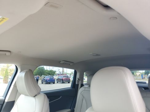 Used 2022 Lincoln Nautilus FWD image 11