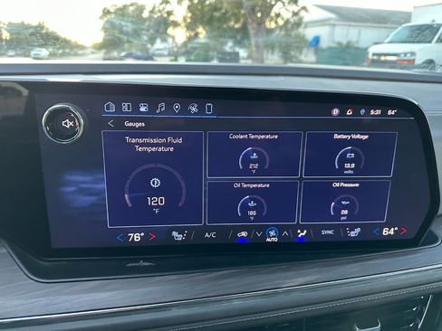 Used 2025 Chevrolet Suburban Z71 image 28