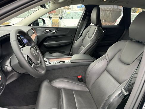 Certified 2024 Volvo XC60 T8 Ultimate w/ Protection Package Premier image 33