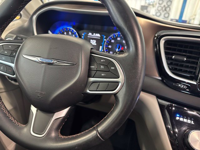 Used 2017 Chrysler Pacifica Touring-L FWD image 23