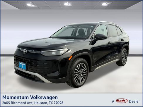 Used 2025 Volkswagen Tiguan S image 1