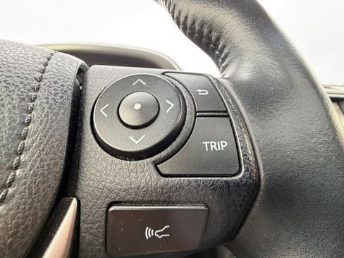 Used 2018 Toyota RAV4 Limited AWD/4WD image 22