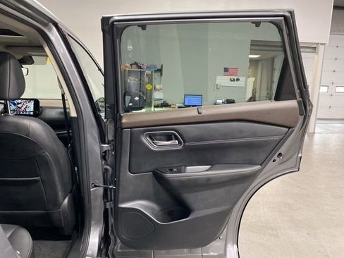 Certified 2023 Nissan Rogue Platinum w/ Platinum Premium Package AWD/4WD image 18