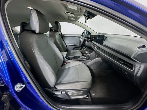 Used 2025 Kia K4 LXS image 31