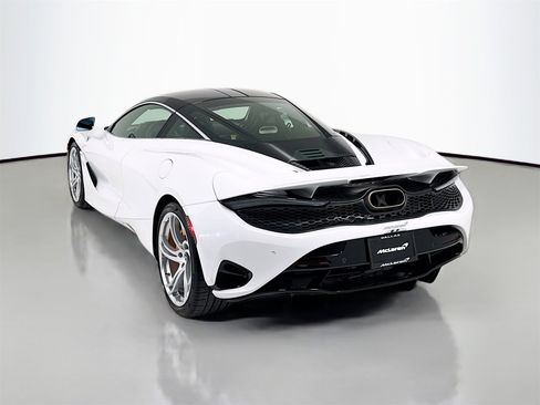 New 2026 McLaren 750S image 5