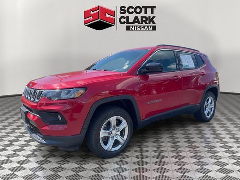 Used 2023 Jeep Compass Latitude w/ Convenience Group AWD/4WD image 3