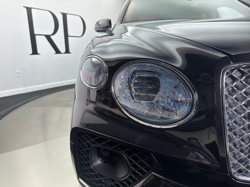 Used 2021 Bentley Bentayga w/ First Edition Specification AWD/4WD image 33
