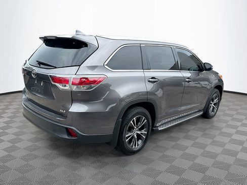Used 2016 Toyota Highlander XLE FWD image 6