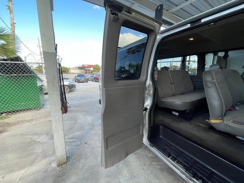 Used 2017 Chevrolet Express 3500 LT w/ LT Preferred Equipment Group RWD image 12