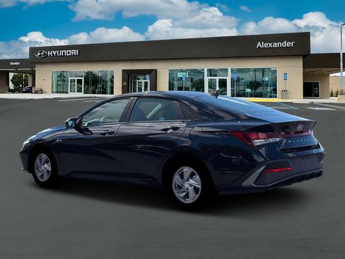 New 2026 Hyundai Elantra SE FWD image 4