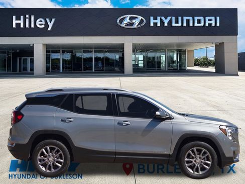 Used 2023 GMC Terrain SLT image 3