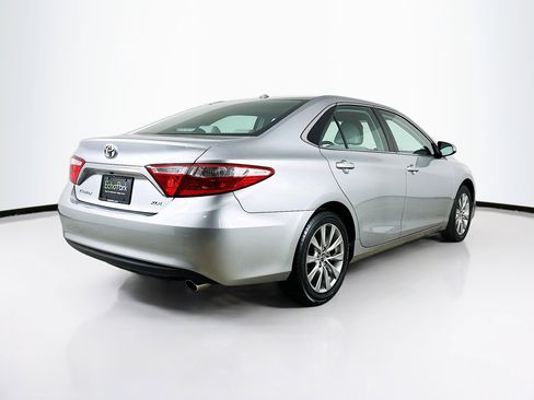 Used 2015 Toyota Camry XLE w/ Moonroof Package image 9