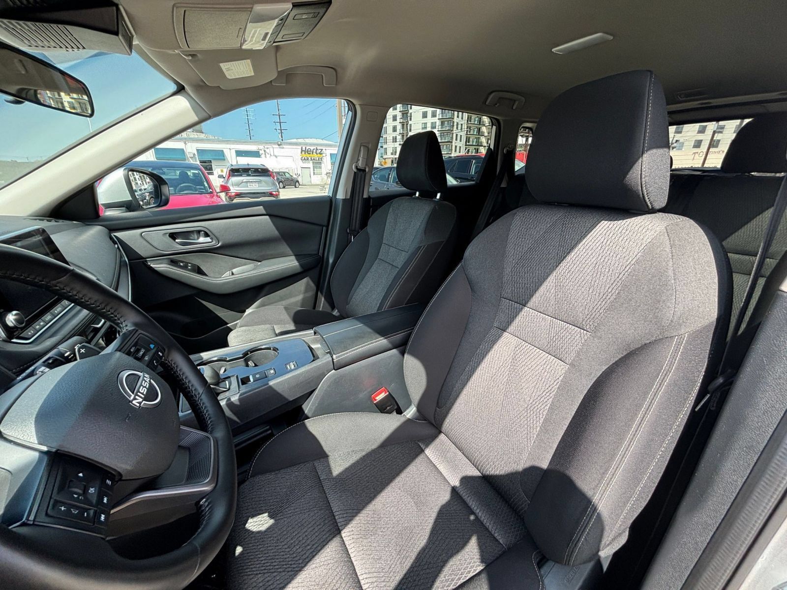 Used 2025 Nissan Rogue SV FWD image 37