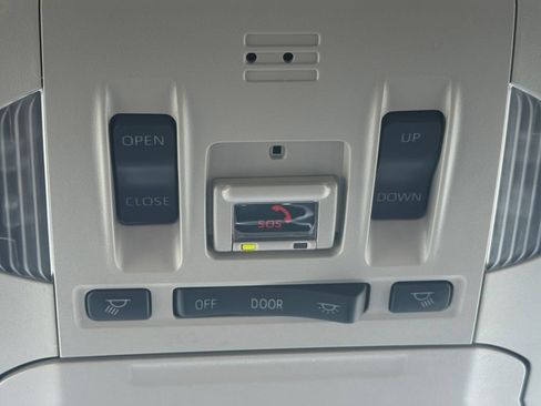 Used 2023 Toyota Highlander XLE FWD image 32