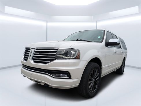 Used 2015 Lincoln Navigator L 4WD image 7