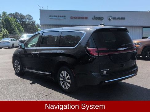 Used 2023 Chrysler Pacifica Limited FWD image 5