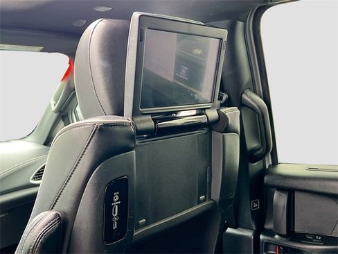 Used 2022 Chrysler Pacifica Limited w/ Uconnect Theater Family Group image 27