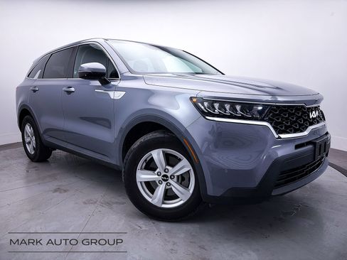 Used 2022 Kia Sorento LX image 1